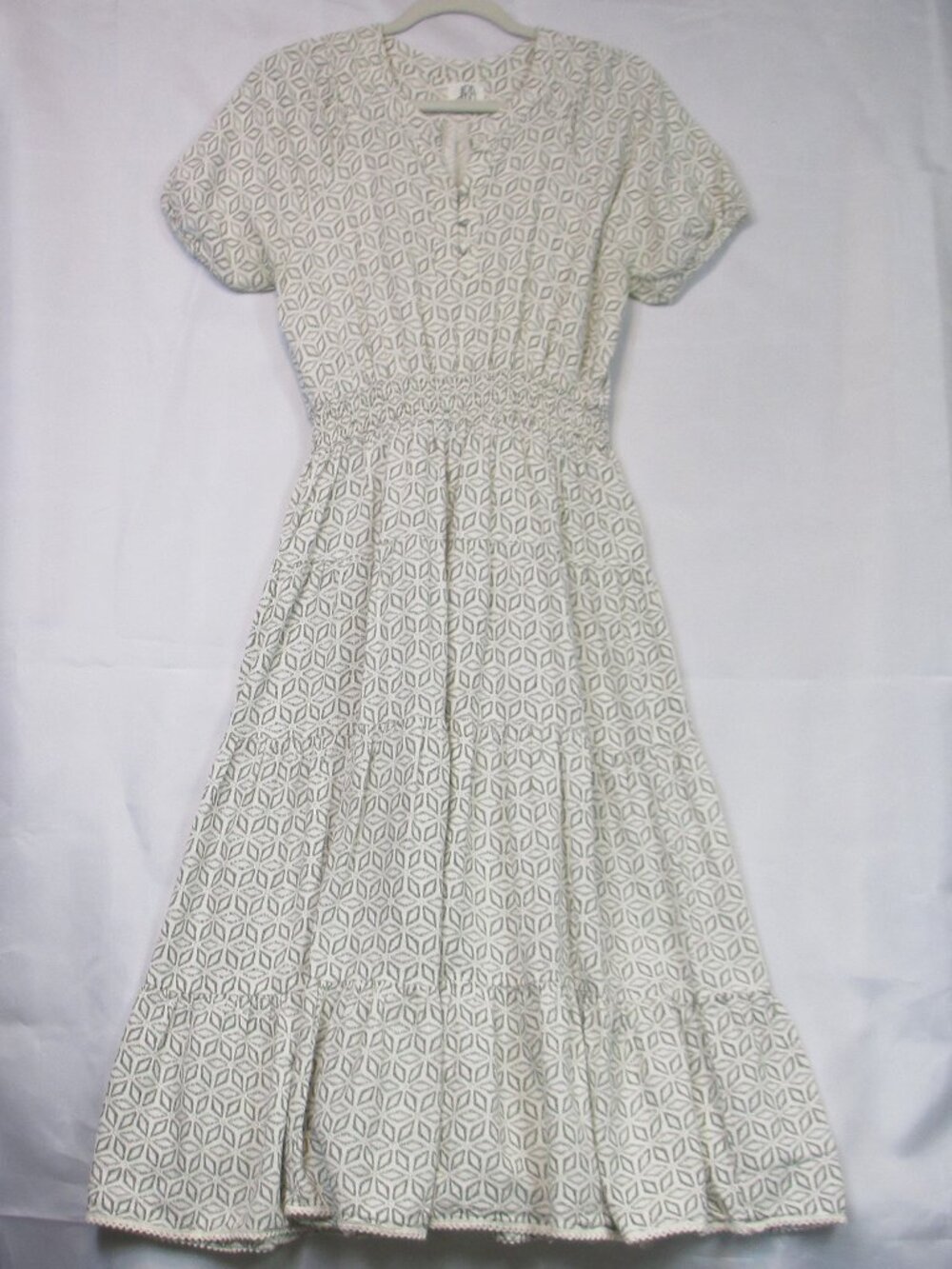 dRA Los Angeles Anthropologie Geometric Puff-Sleeve Midi Dress in Ivory Gray S